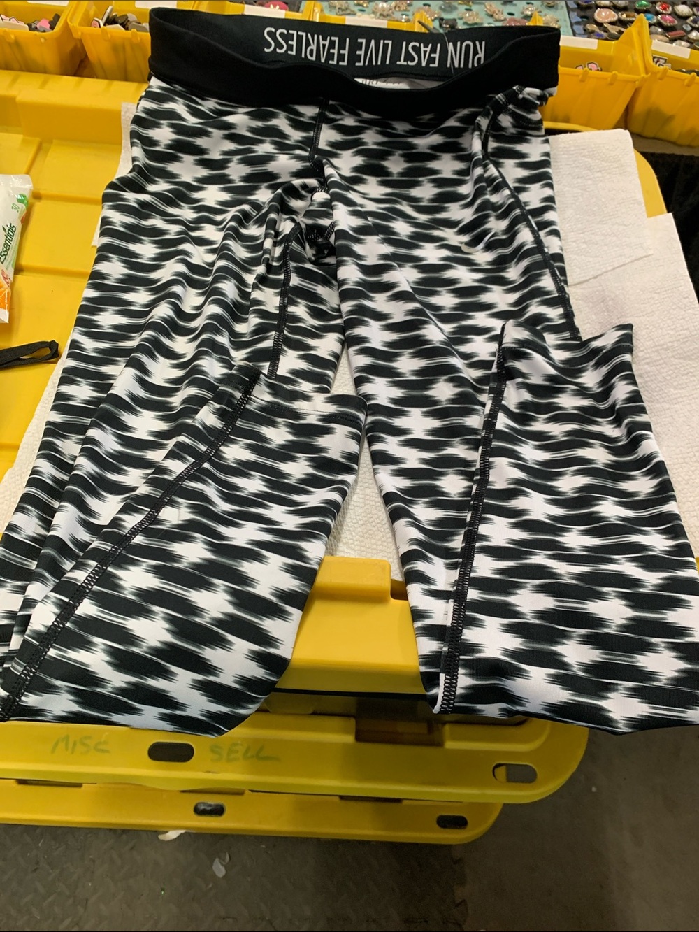Nike Black & White Patterned Women’s Medium' Active Leggings